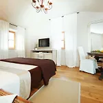 Beautiful Benvenuti With Private Pool Near 빌라 모토분