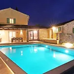 Beautiful Benvenuti With Private Pool Near