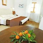 Beautiful Benvenuti With Private Pool Near 모토분