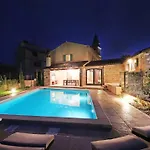 Beautiful Benvenuti With Private Pool Near * 모토분