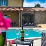 빌라 Beautiful Benvenuti With Private Pool Near 모토분