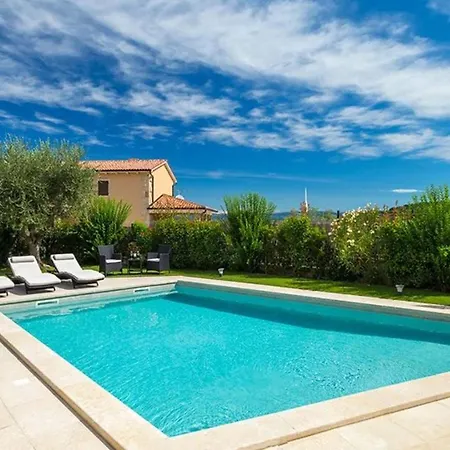 Beautiful Benvenuti With Private Pool Near