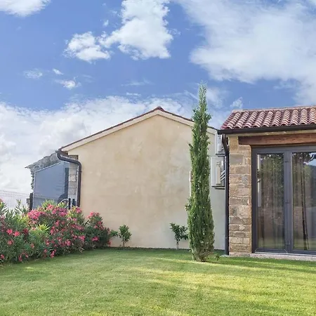Beautiful Benvenuti With Private Pool Near 빌라 모토분